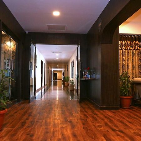 Hotel Shantidoot, Dadar Mālād Buitenkant foto