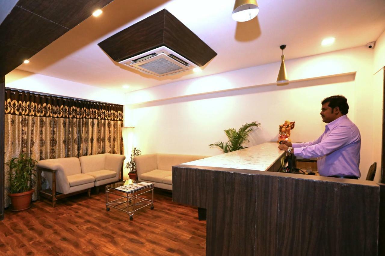 Hotel Shantidoot, Dadar Mālād Buitenkant foto