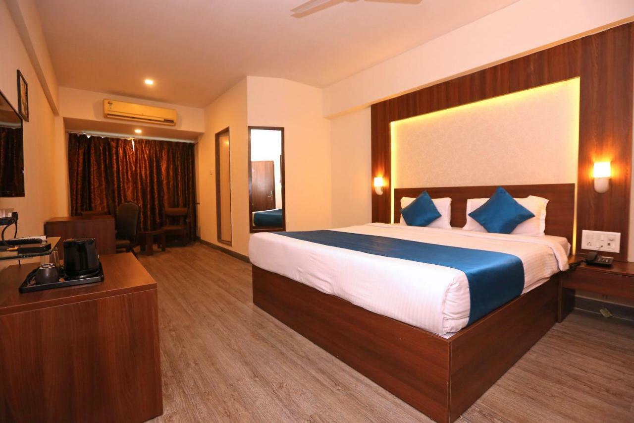 Hotel Shantidoot, Dadar Mālād Buitenkant foto